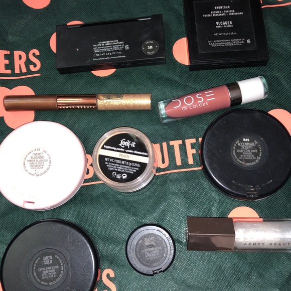 Makeup Bundle - Picture 3 of 3
